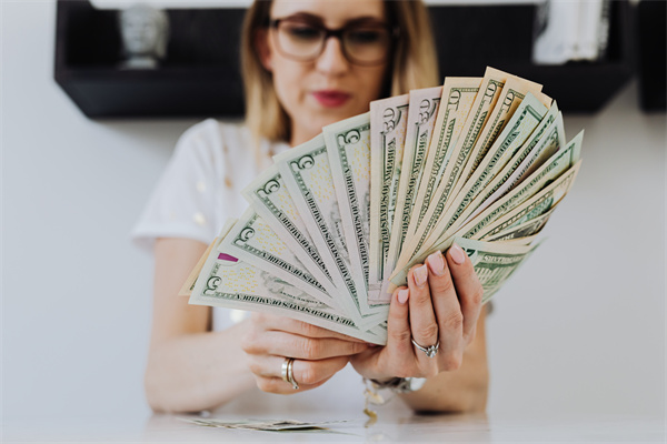 美国4月ADP就业人数增加19.2万，预期18万，3月数据上修